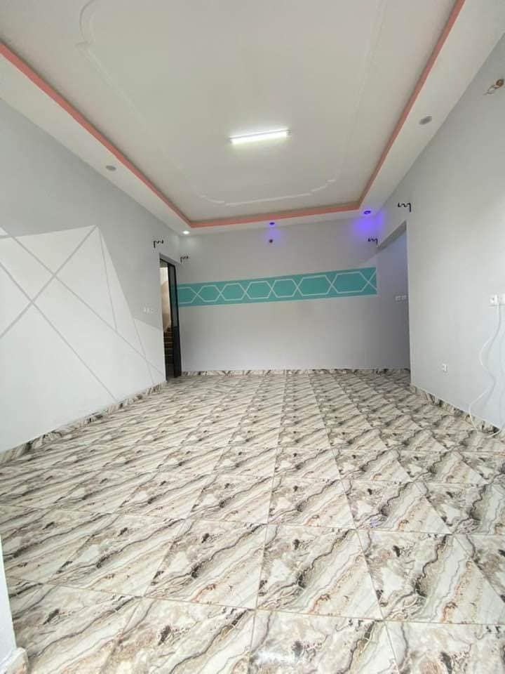 Studio neuf avec gardien forage parking à Odza petit marché Moto 200f