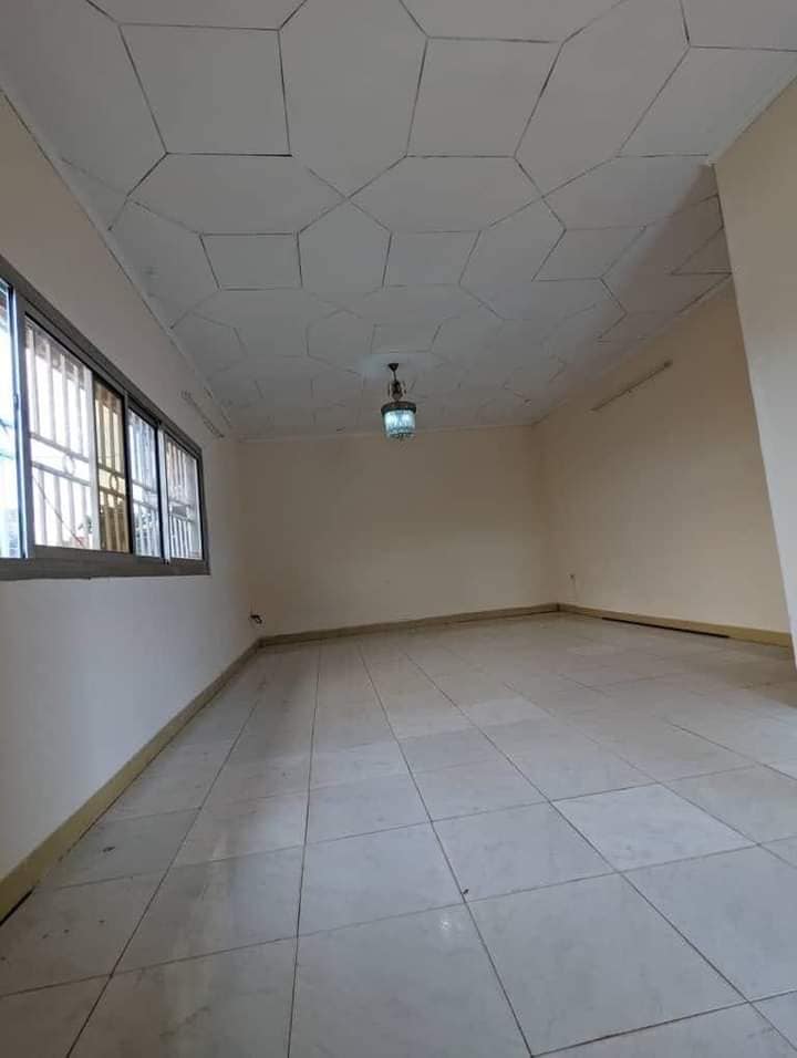 Appartement individuel avec parking à Odza auberge bleue