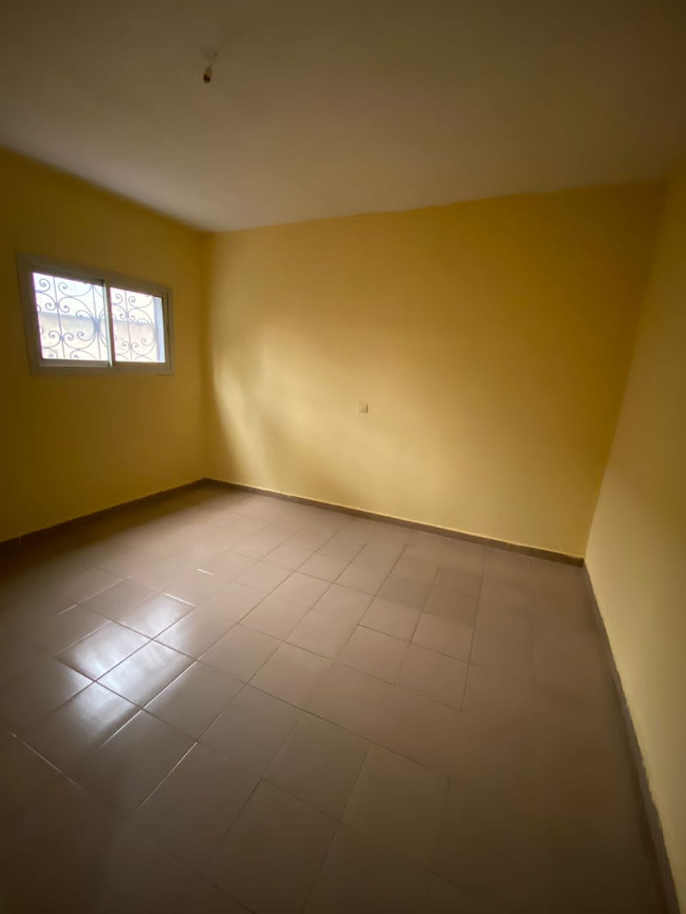 Studio avec forage parking à Nkoabang.