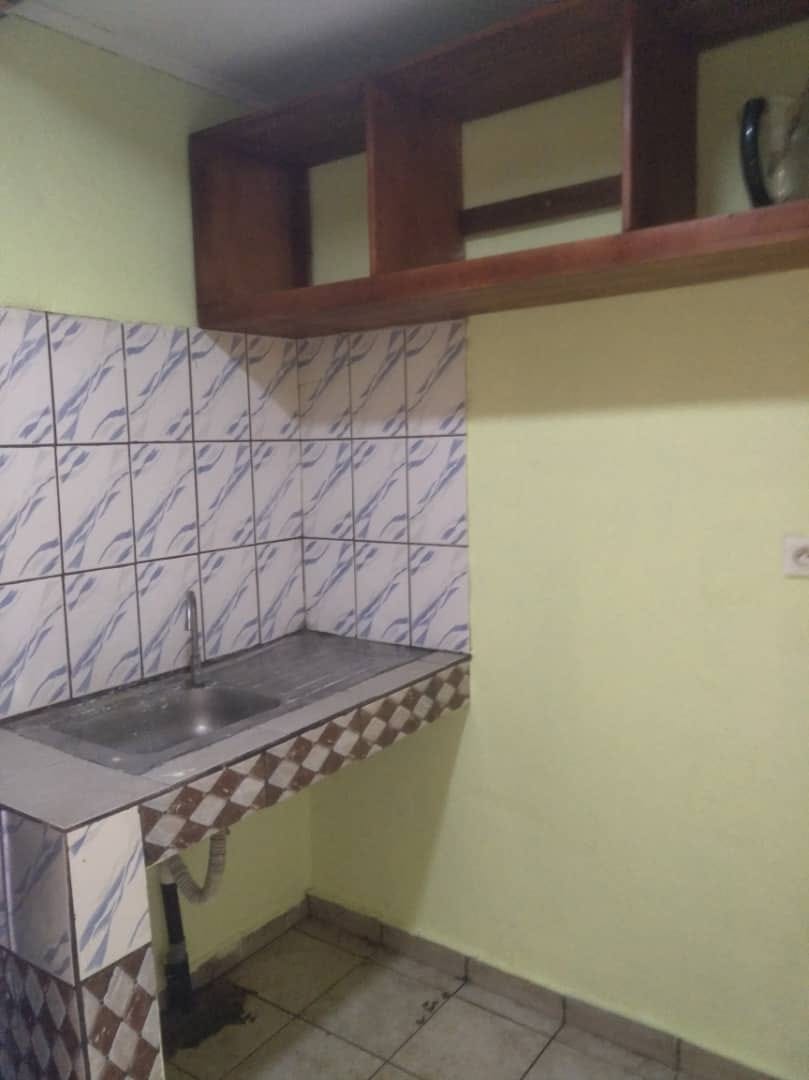 Appartement a l'étage à Biyemassi Appartement a l'étage à Biyemassi