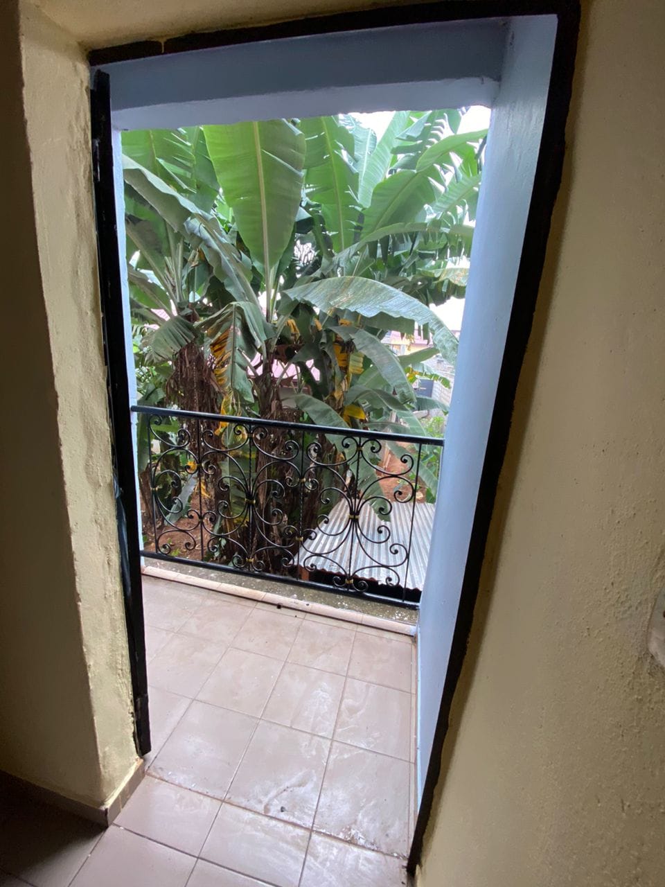 Studio avec forage parking à Nkoabang.