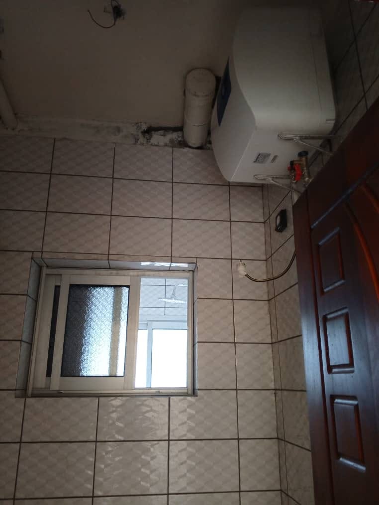 Studio neuf avec eau chaude à Nlongkak