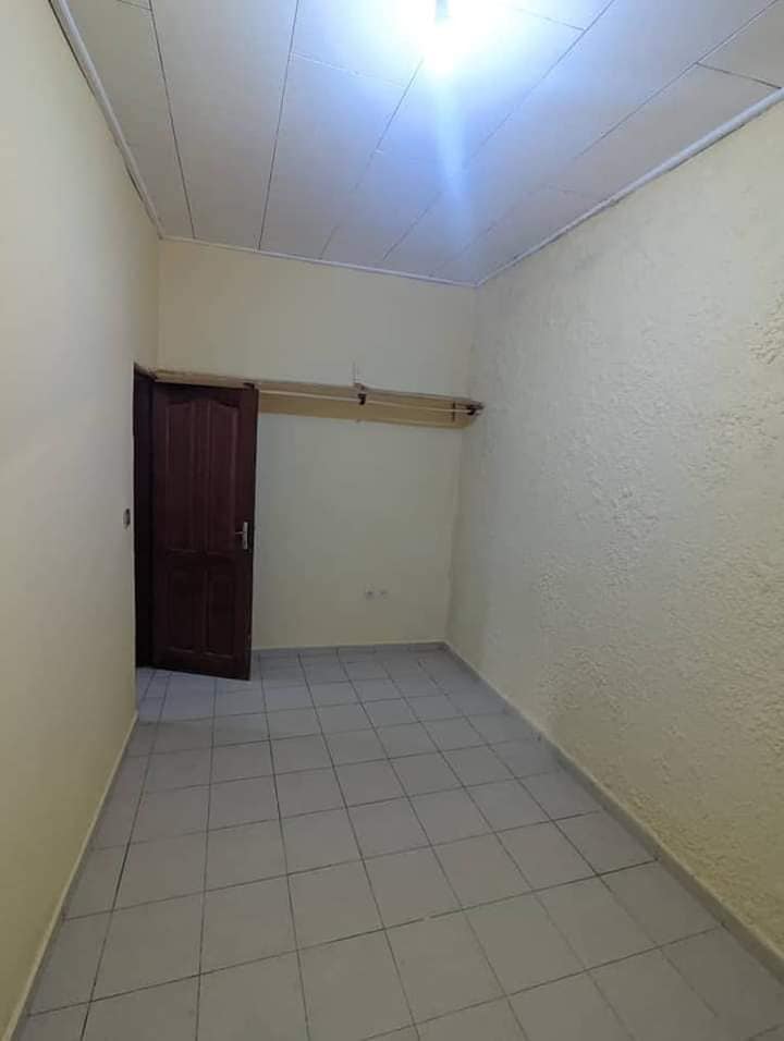 Appartement à Odza petit marché.Accès à pieds