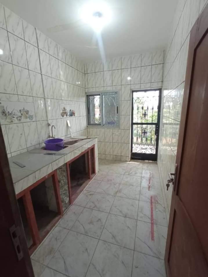 Bel appartement neuf avec forage parking à Odza petit marché