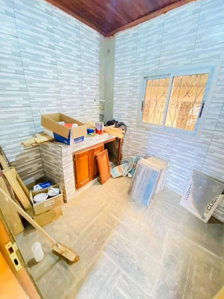 Appartement neuf avec clim eau chaude gardien parking forage à Etoudi. Accès goudronné