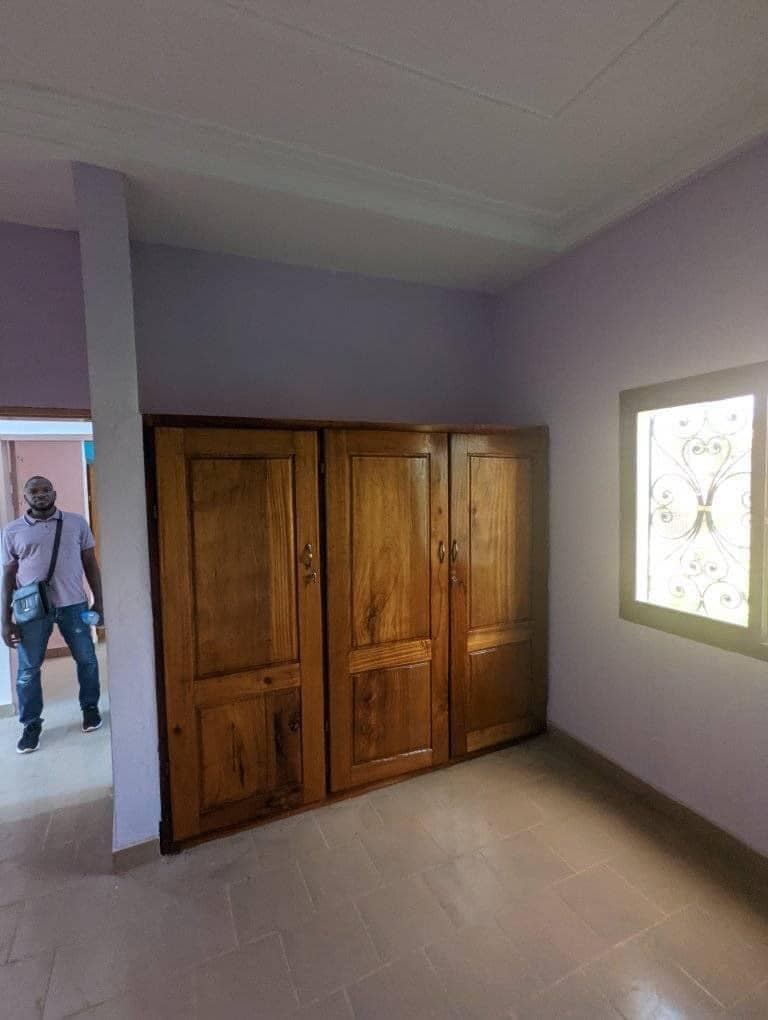 appartement avec eau chaude, forage parking à Odza fecafoot