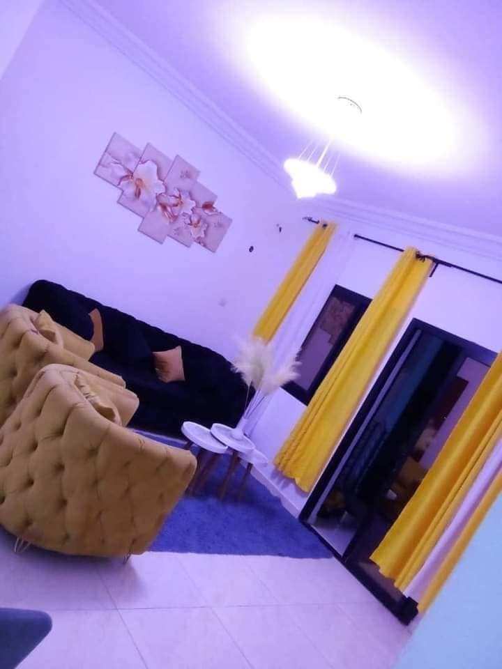 Stsudio meublé haut standing à Bata Nlongkak bordure de route principale, à 20 mil /nuitée