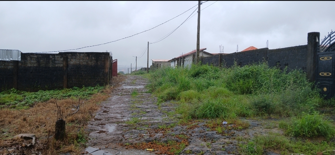Maison inachevé a vendre a kagbelin