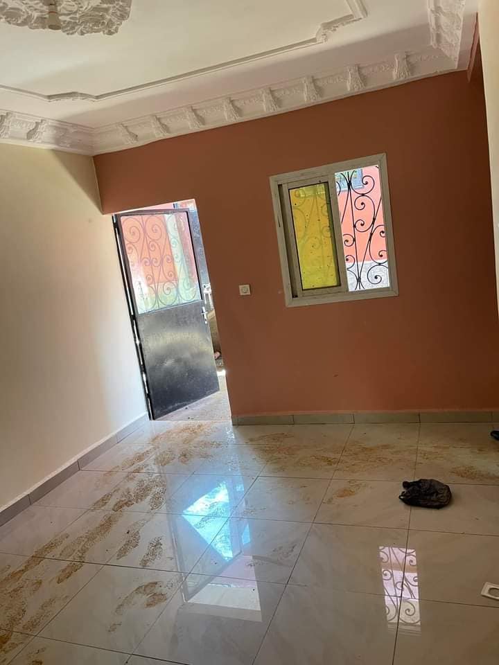 Studio neuf avec gardien, forage parking à Odza Meyo Pas de cuisine