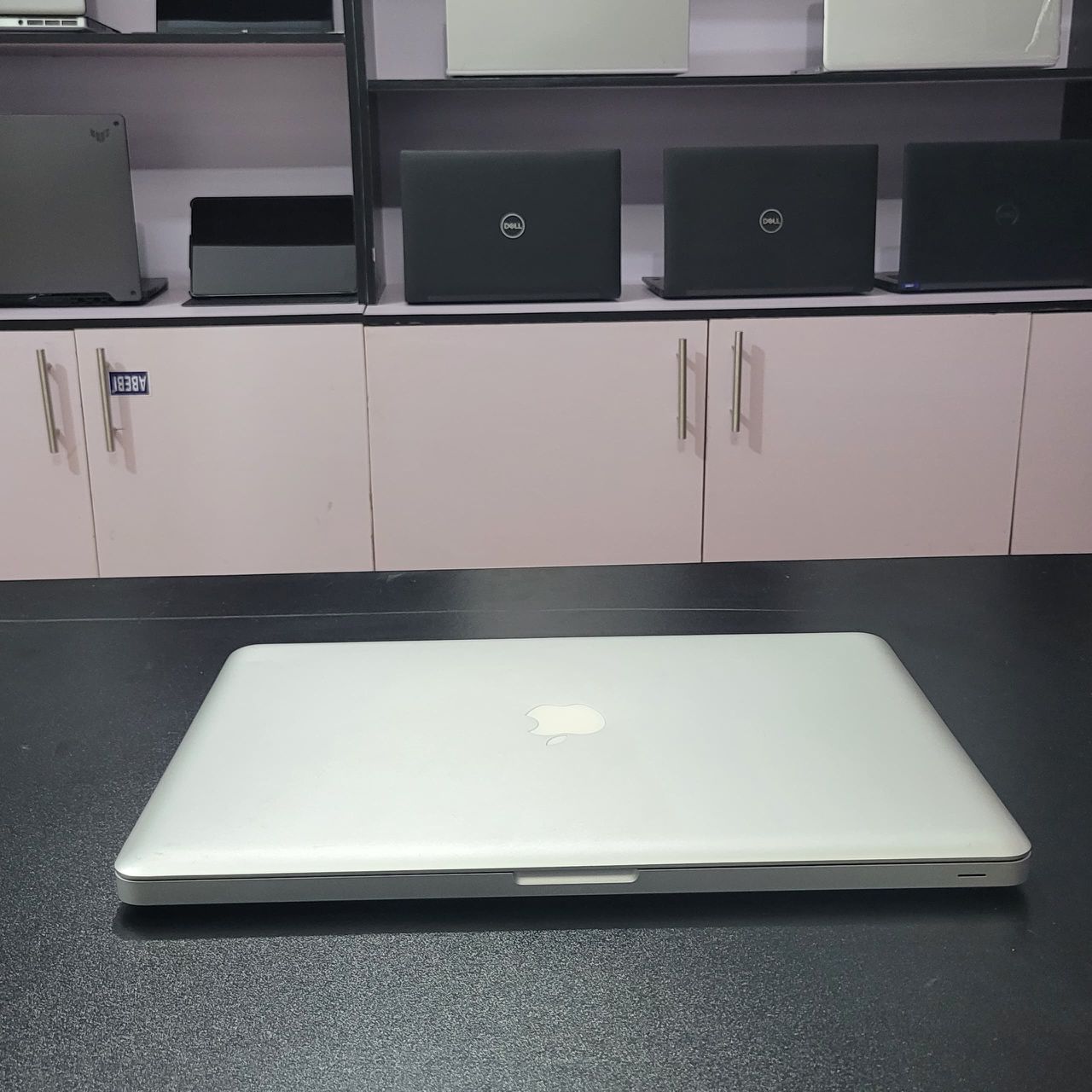 *promo MACBOOK PRO 140.000 2010 2011* Écran *15 pouces* Ram 4giga HDD 500