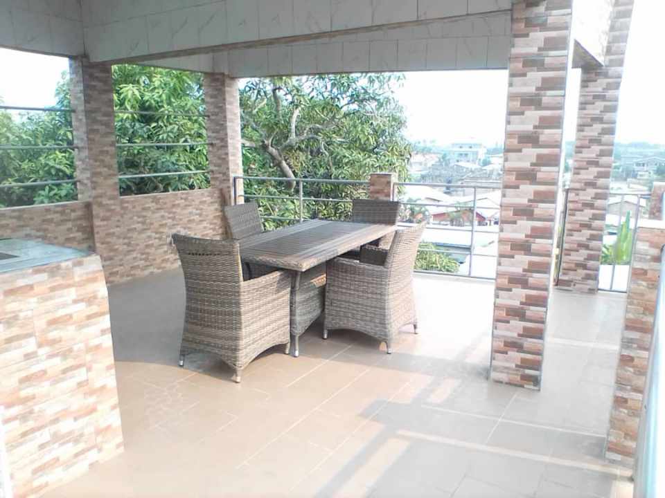 STUDIO MEUBLE AVEC PISCINE STUDIO MEUBLE AVEC PISCINE