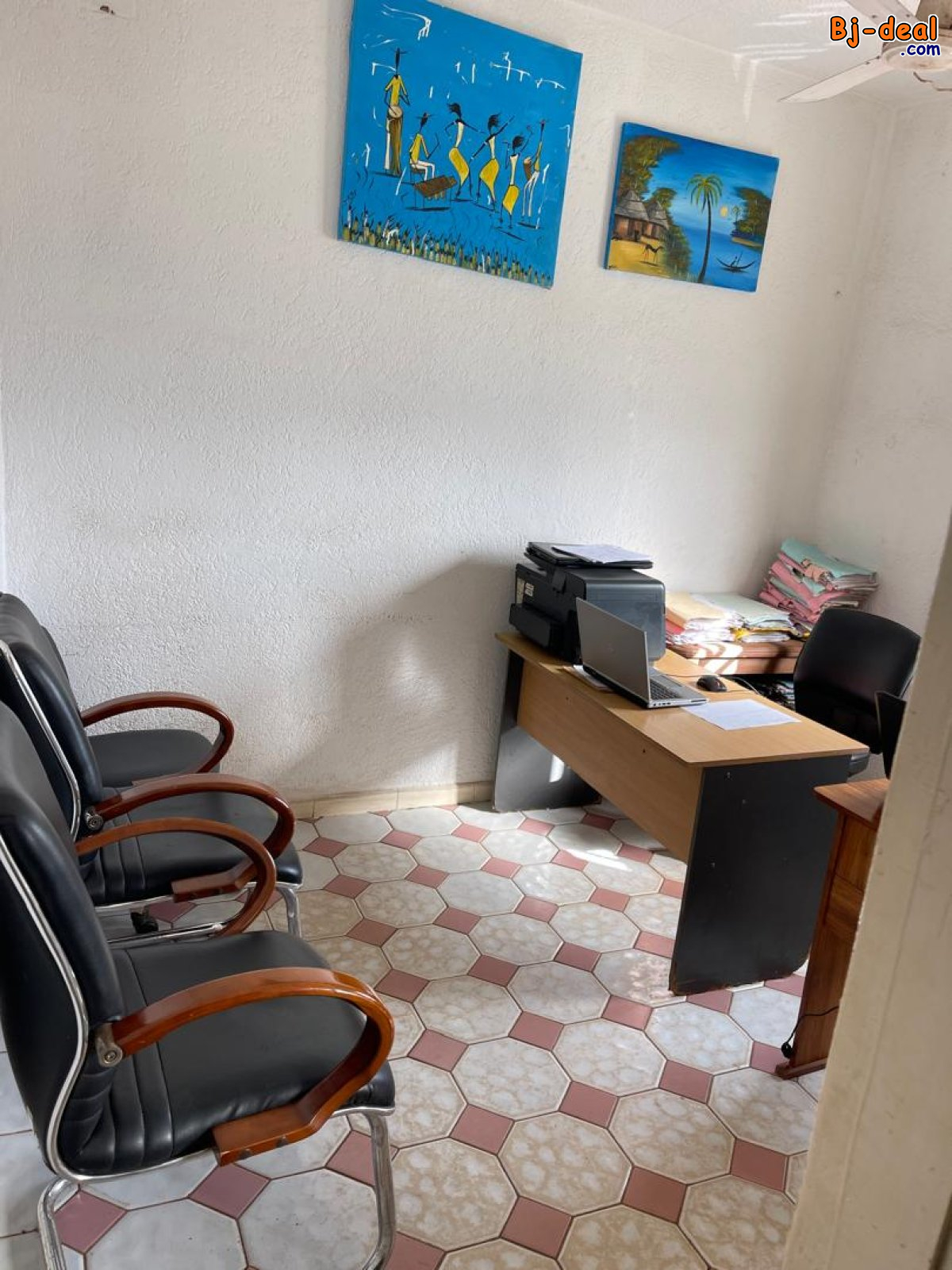 Fond de commerce d'un bureau entièrement équipé à vendre au centre ville de Yaoundé