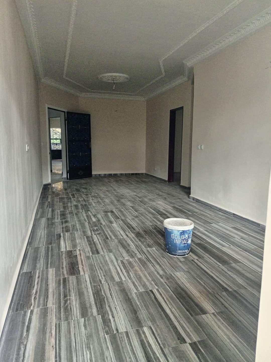 Studio neuf avec clim, eau chaude, parking à Emana borne fontaine