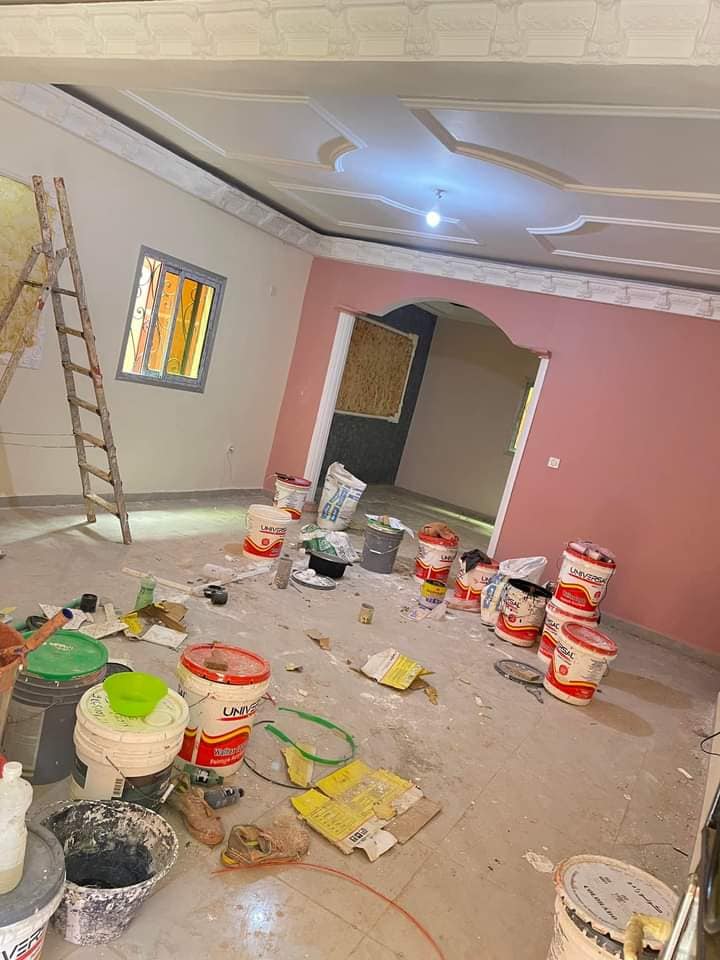 Vaste Appartement neuf avec gardien, forage parking à Odza Meyo.