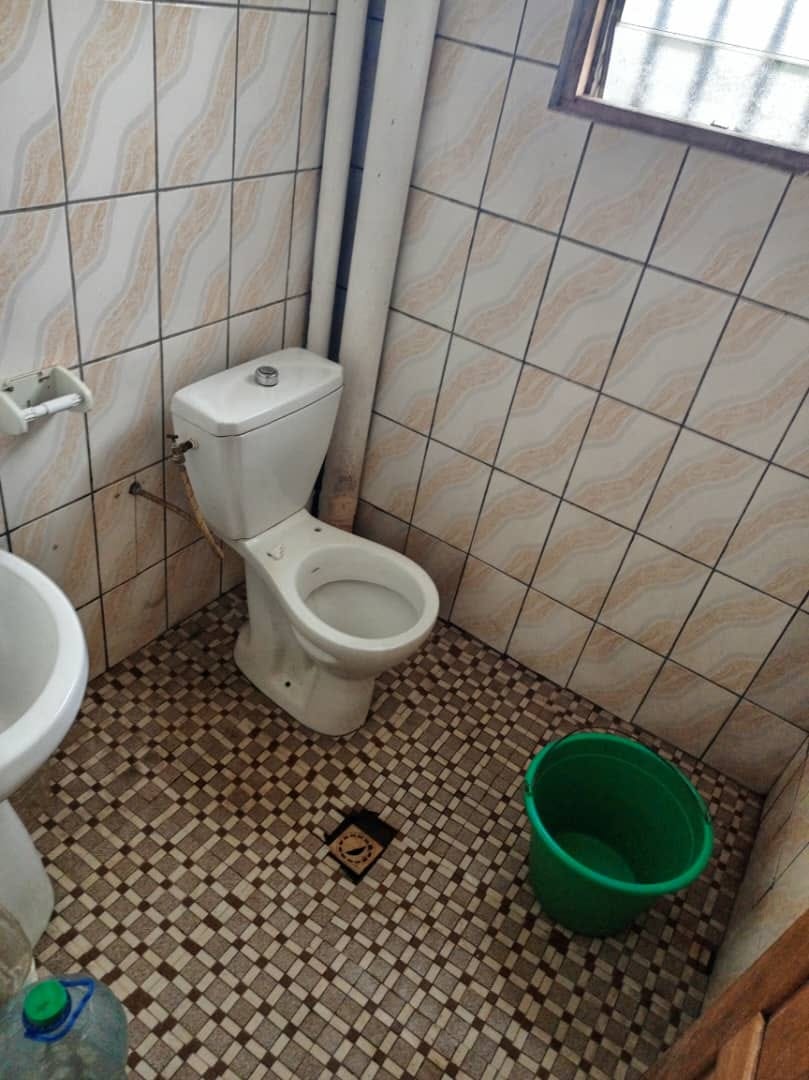 Appartement à Essos, bordure de route principale.