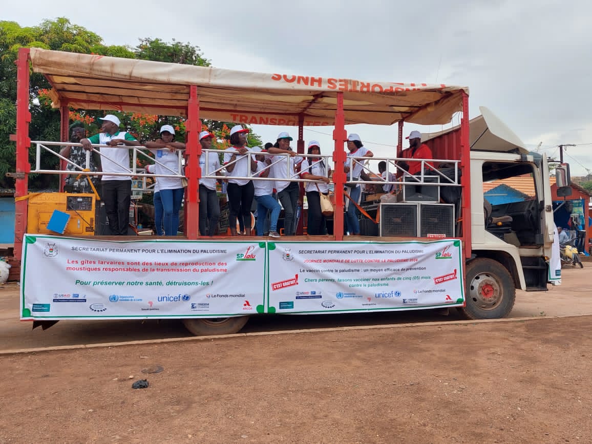 locations des camions podiums camions caravanes pour la publicité des entreprises