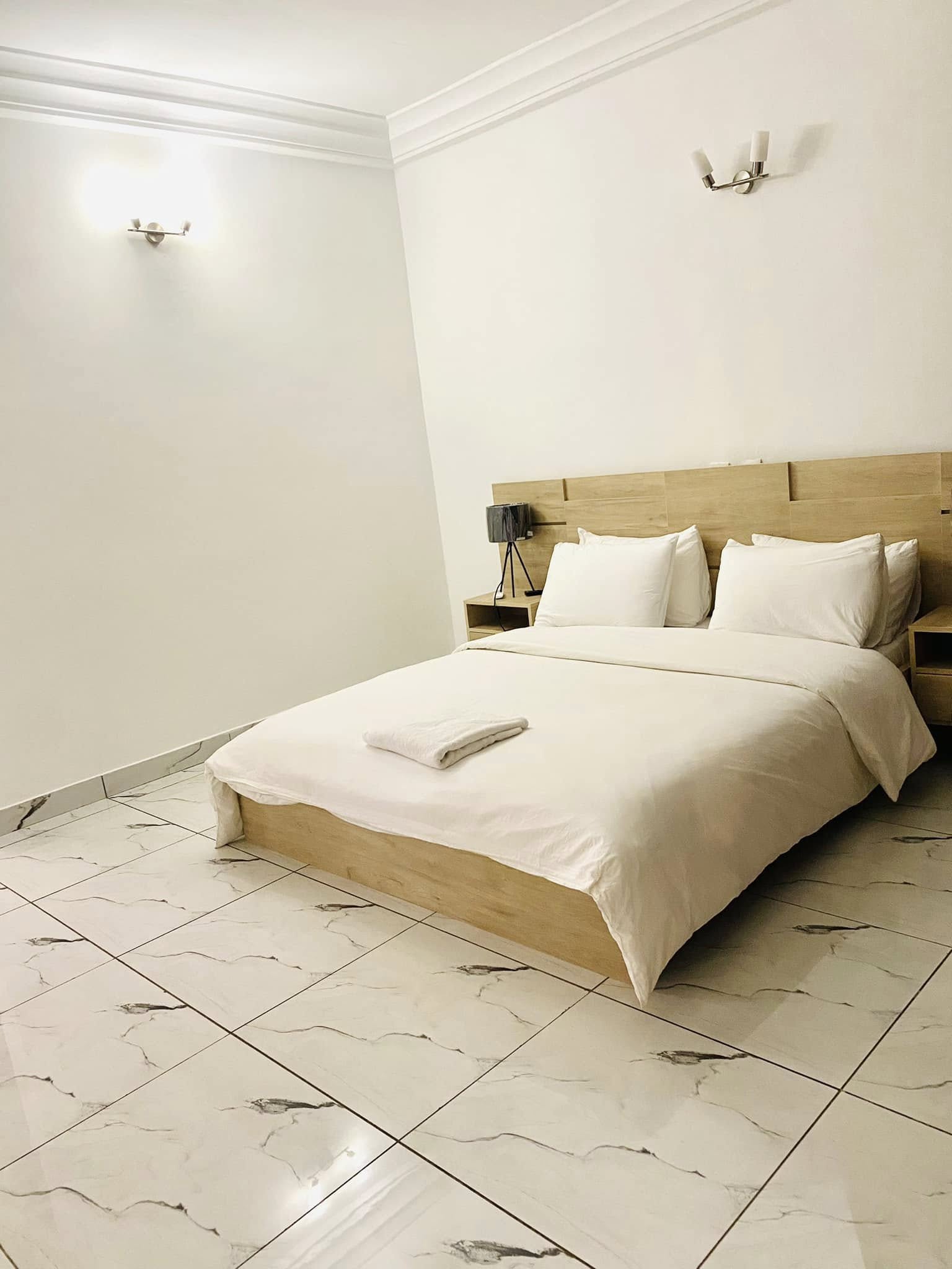 MAISON MEUBLEE MAISON MEUBLEE