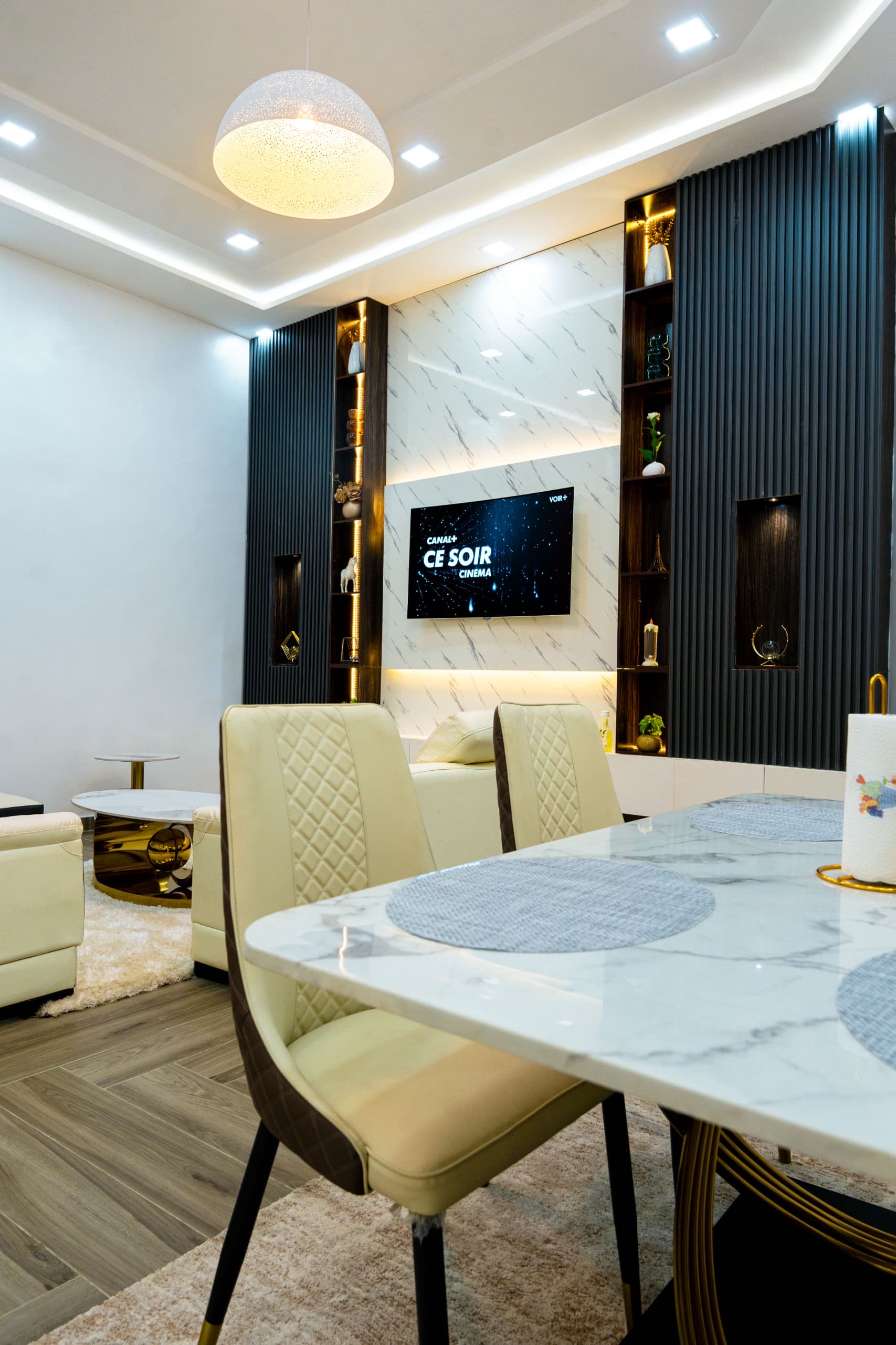 UN APPARTEMENT TRÈS LUXUEUX D’UNE CHAMBRE SALON FIDJROSSÈ UN APPARTEMENT TRÈS LUXUEUX D’UNE CHAMBRE SALON FIDJROSSÈ
