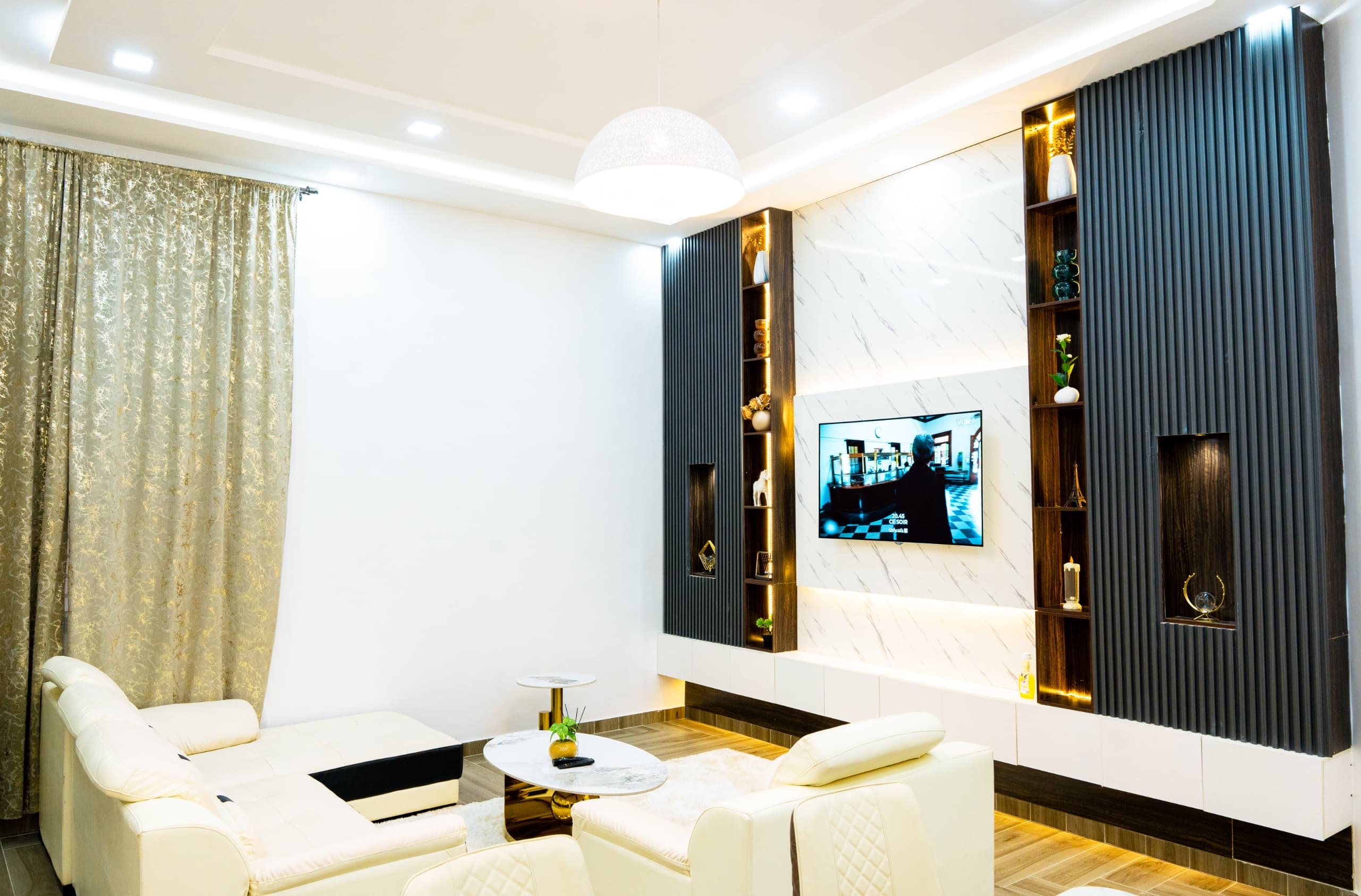 UN APPARTEMENT TRÈS LUXUEUX D’UNE CHAMBRE SALON FIDJROSSÈ UN APPARTEMENT TRÈS LUXUEUX D’UNE CHAMBRE SALON FIDJROSSÈ