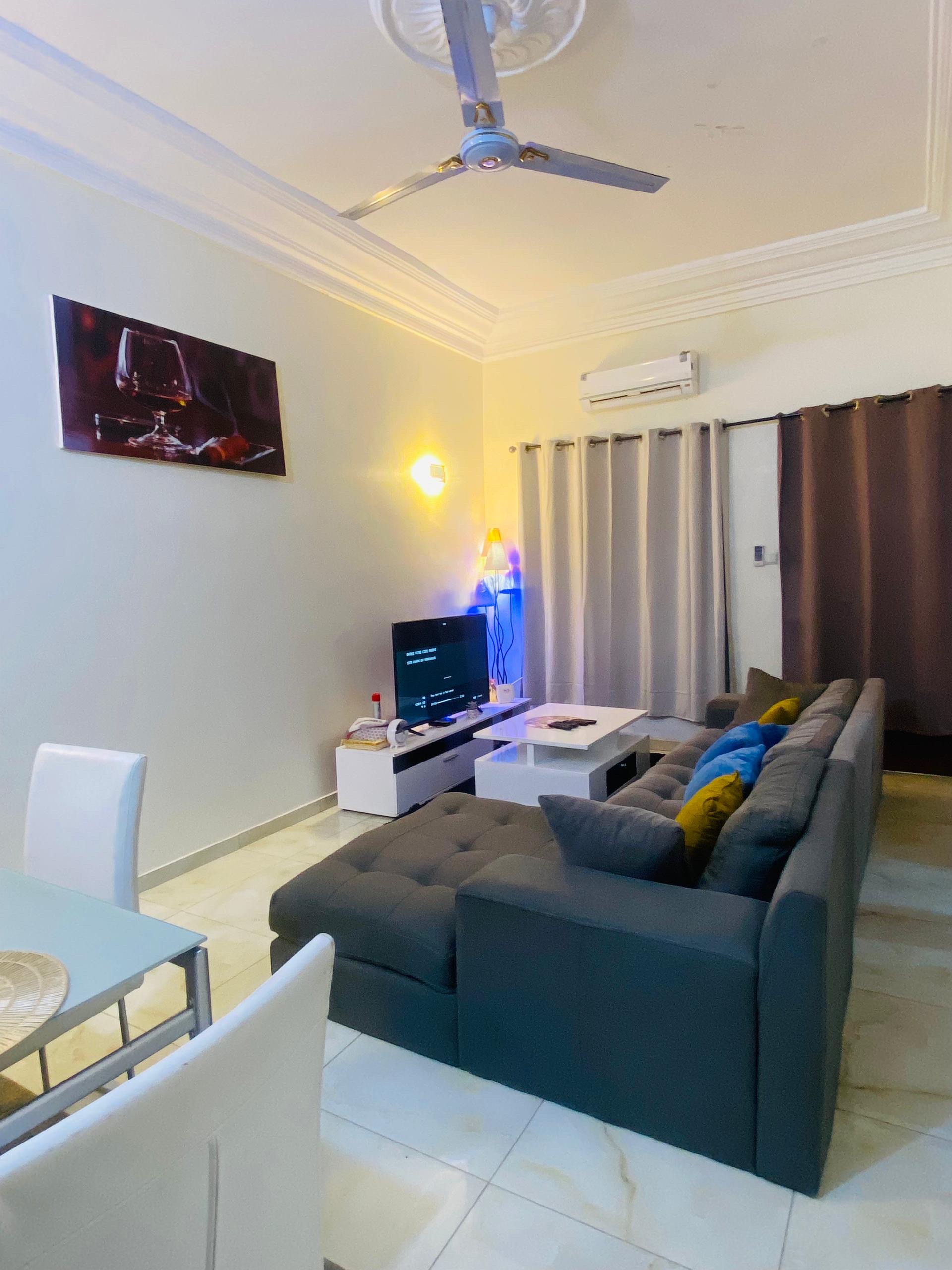 UN APPARTEMENT D’UNE CHAMBRE SALON CLUB DES ROIS