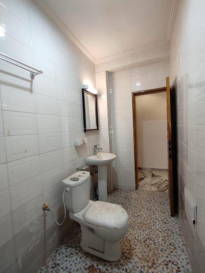 Appartement à louer mensuellement à Nsimeyong , bordure de goudron