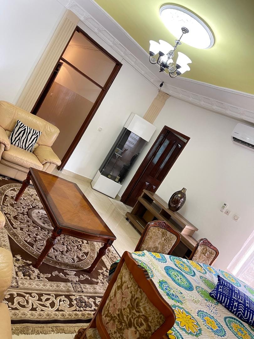 Appartement meublé à louer mensuellement à Omnisports, pour habitation ou bureaux avec Clim