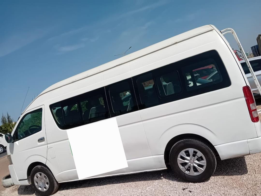 LOCATION DE MINI BUS TOYOTA HIACE