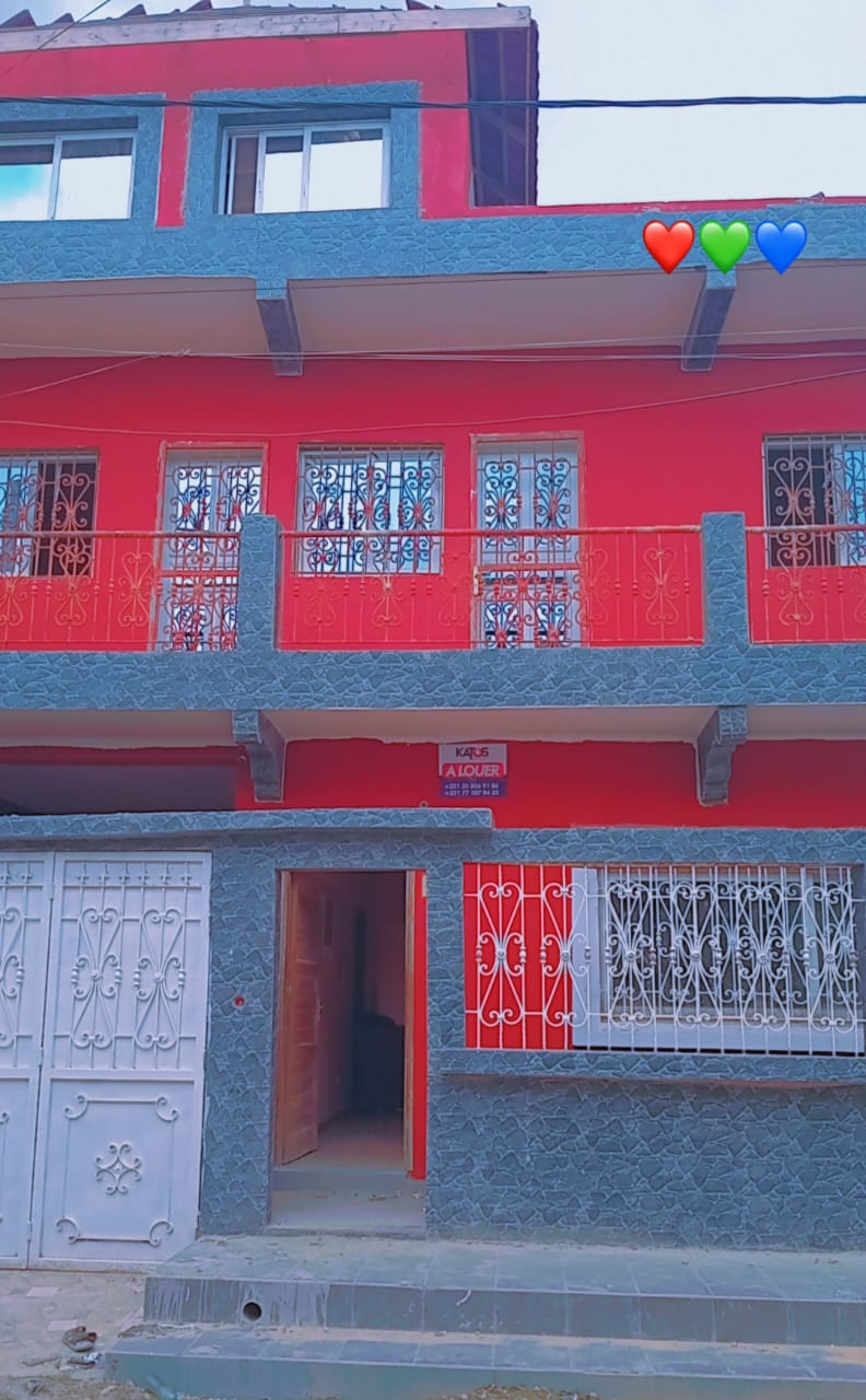 Maison de R+2 à louer à la cité AKYS de Bambilor Maison de R+2 à louer à la cité AKYS de Bambilor