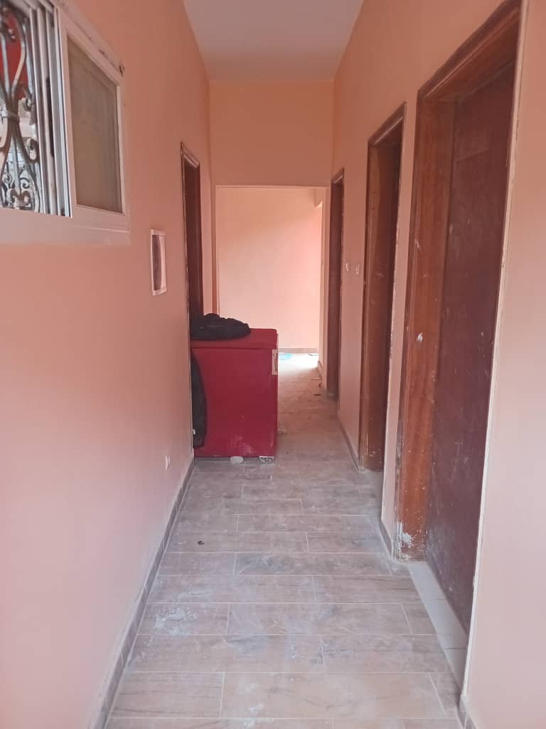 Maison de R+2 à louer à la cité AKYS de Bambilor