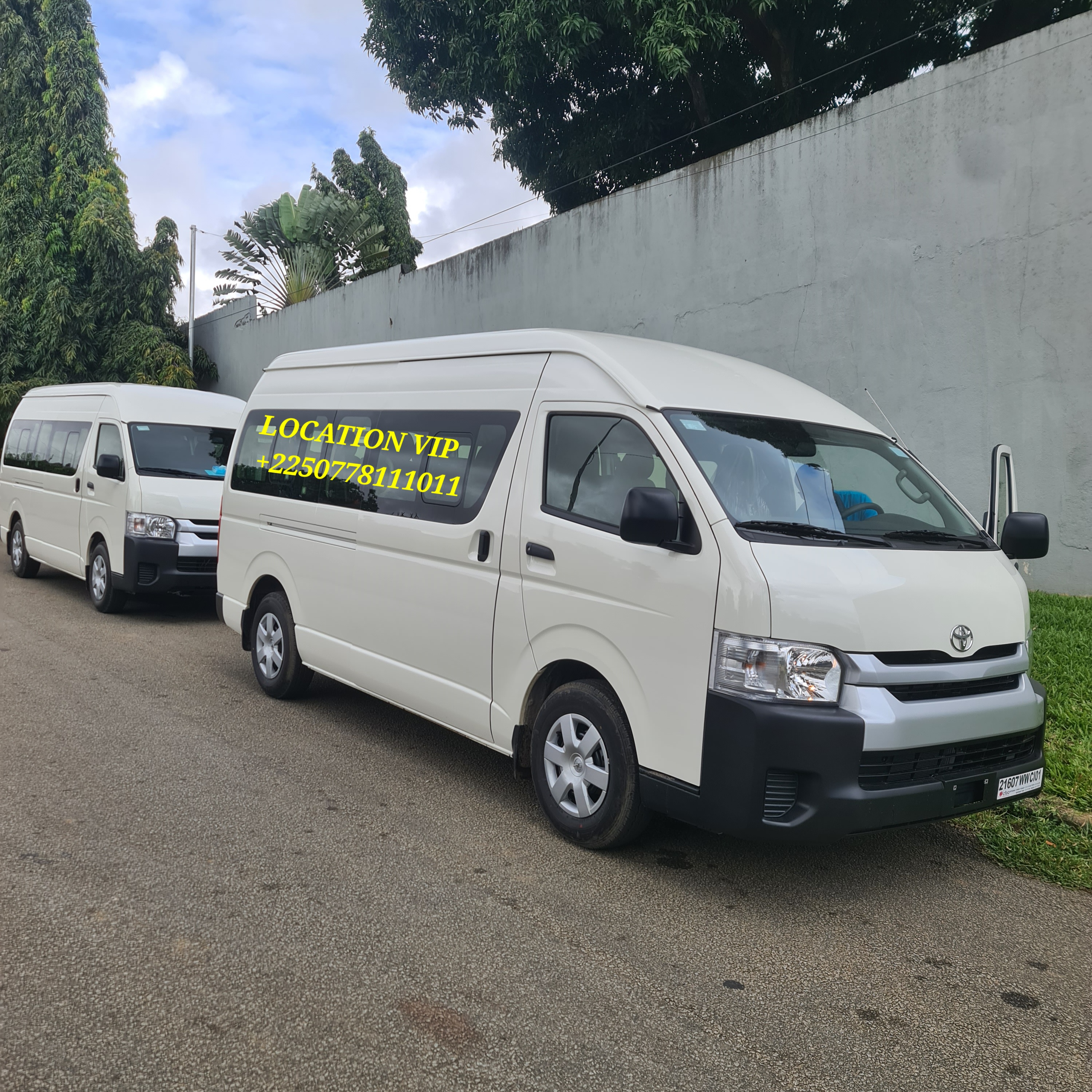 Location Toyota Hiace - 15 places- Location Toyota Hiace - 15 places Abidjan