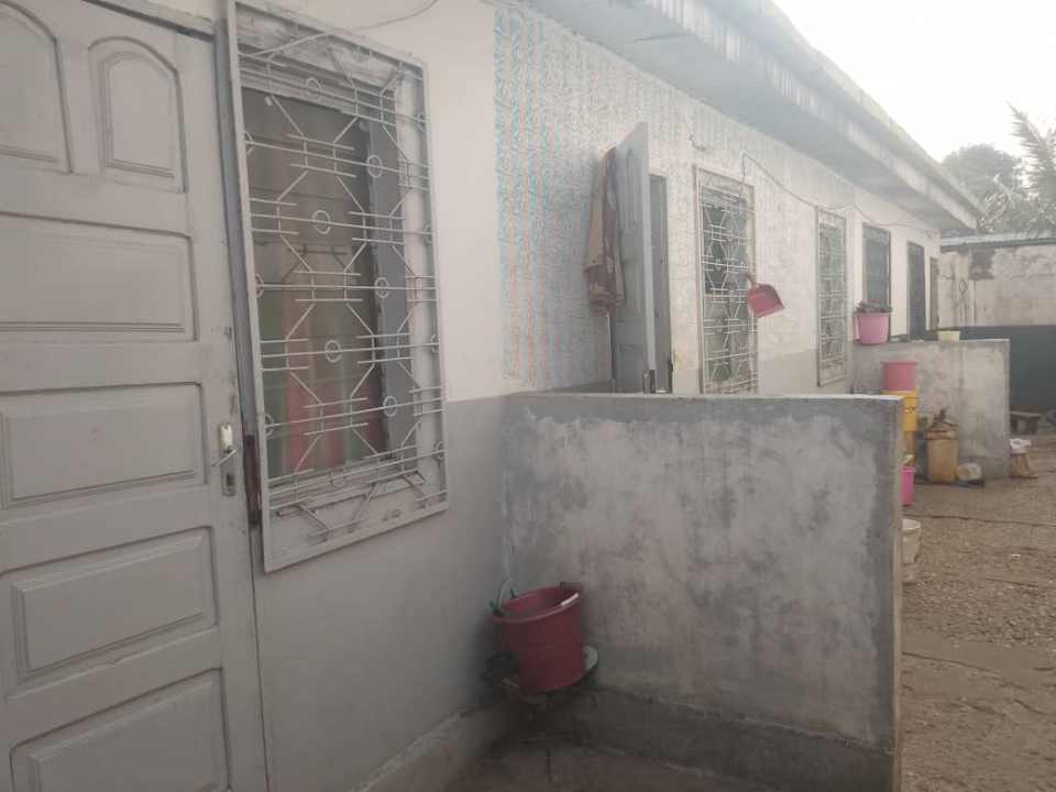 DEMI TERRAIN COMMERCIAL