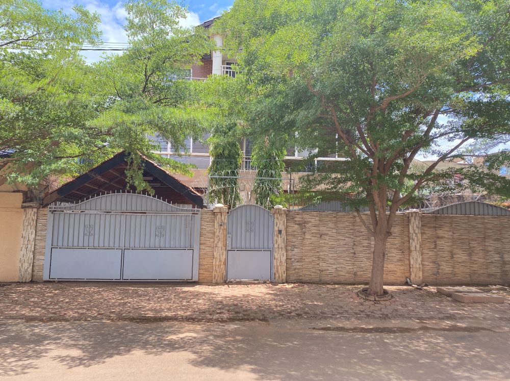 UN TRIPLEX MEUBLE AVEC PISCINE EN LOCATION A OUAGA2000 ZONE A SUR PERFECTOR IMMOBILIER