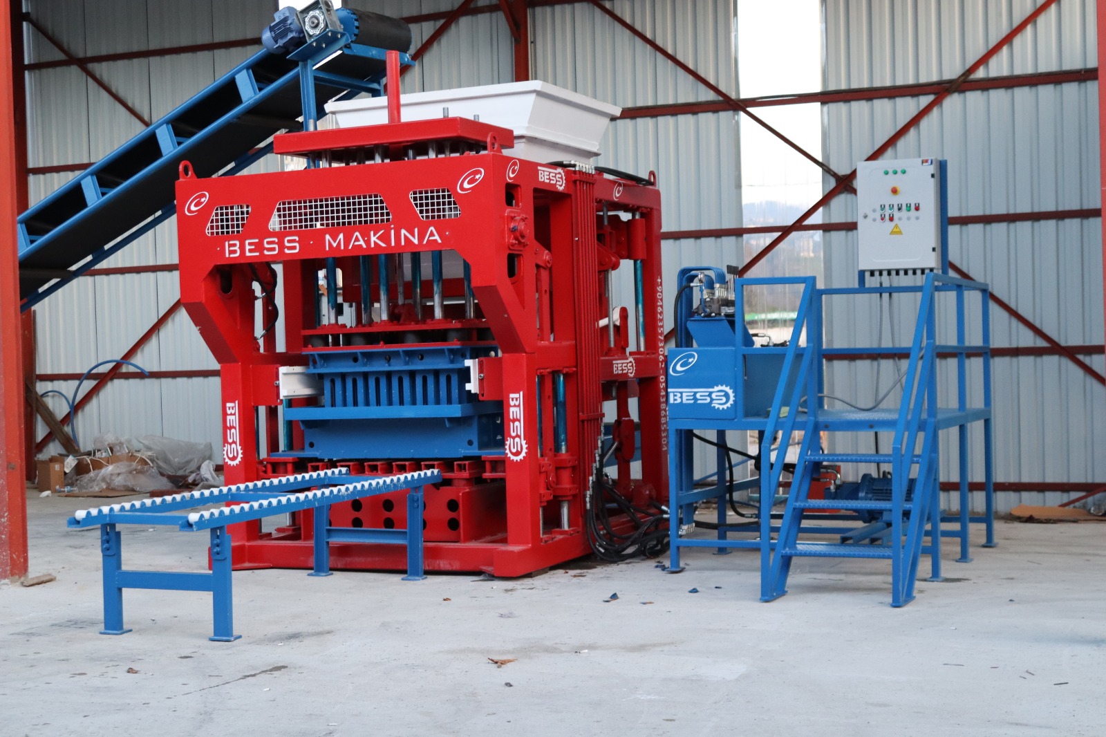 Machine à quatre parpaings PRS 400 à vendre Machine à quatre parpaings PRS 400 à vendre