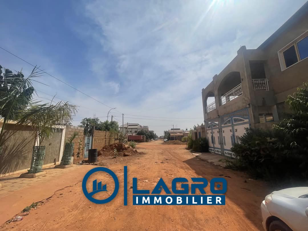 Parcelle de 320m² à Ouaga2000 très très bien placée avant SALITAS proche de la RN5