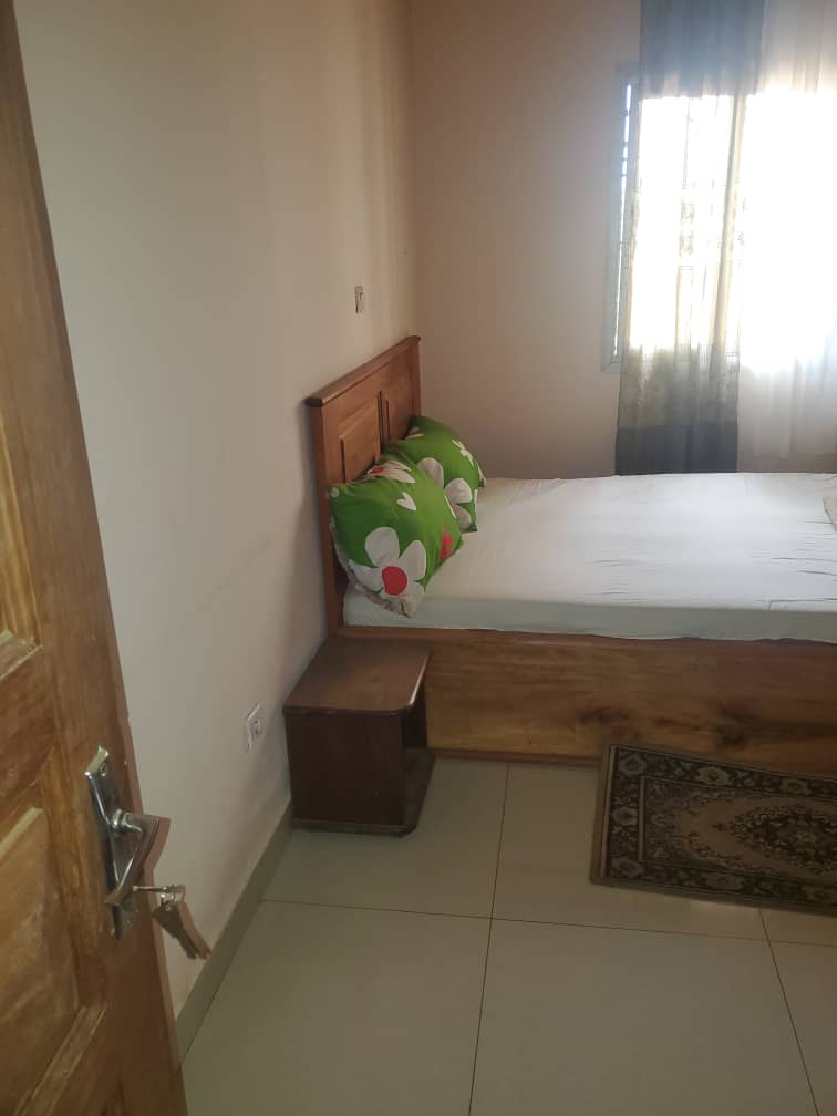 Studio Meublé avec Grand Parking – Idéal pour Bureaux, Séjours & Entreprises !