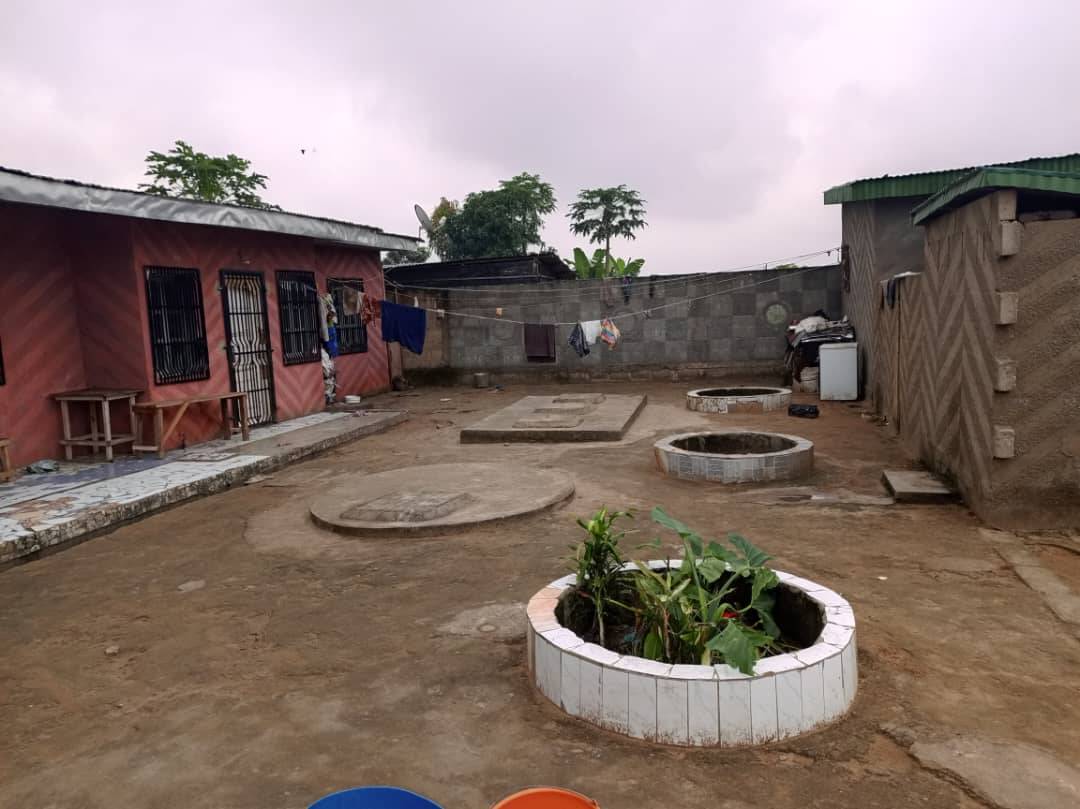 DEMI TERRAIN COMMERCIAL