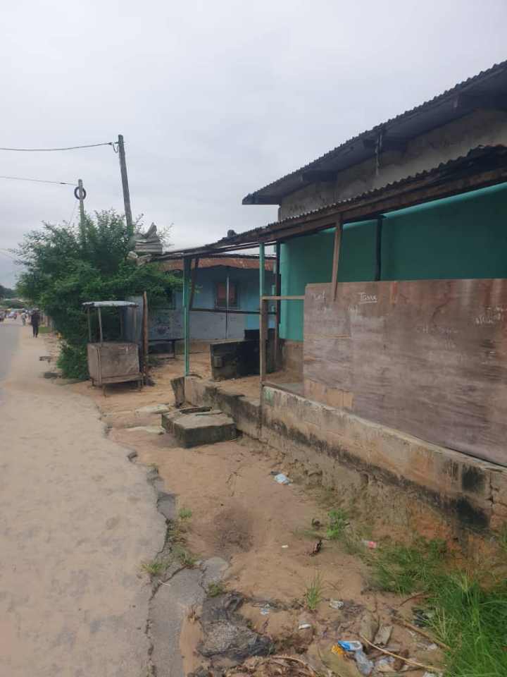 PARCELLE AU BORD DU GOUDRON