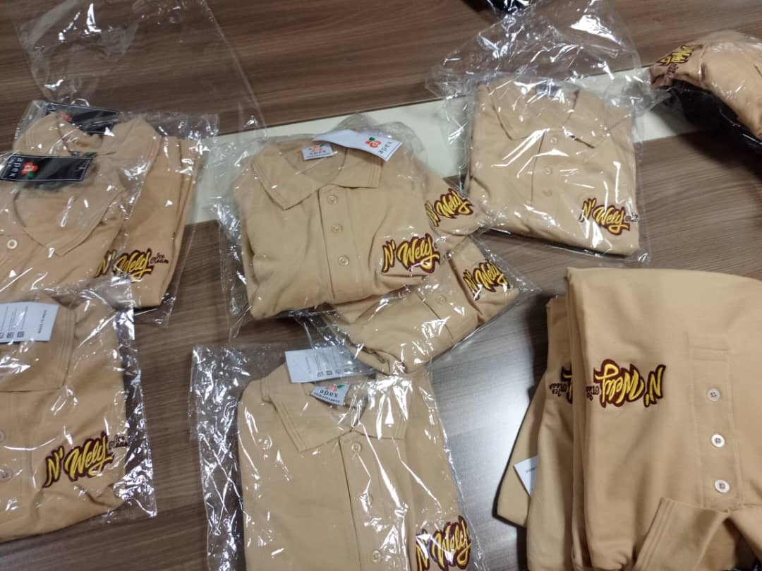 BRODERIE SUR POLOS COTE POCHE A BON TRES PRIX