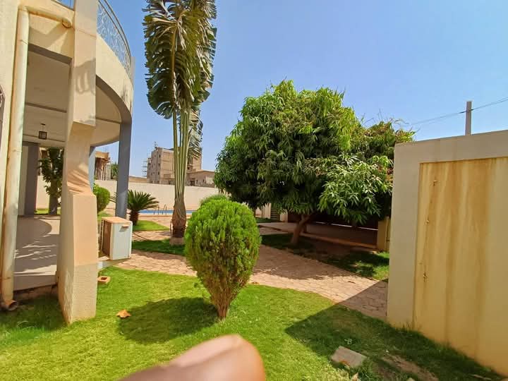 belle villa basse de 05 pièces + piscine Ouaga 2000 extension Sud belle villa basse de 05 pièces + piscine Ouaga 2000 extension Sud