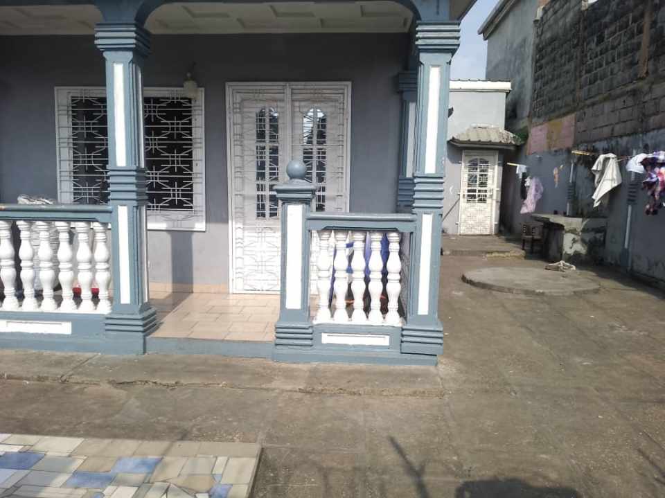 DEMI TERRAIN AVEC MAISON DEMI TERRAIN AVEC MAISON