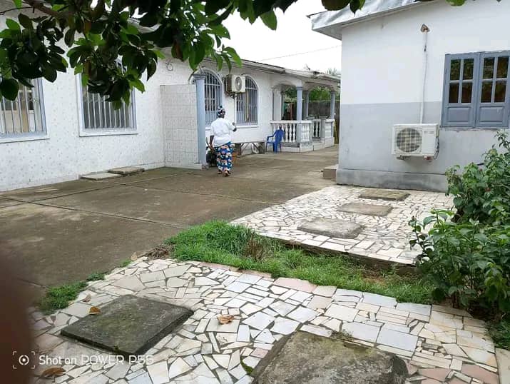 MAISON COMMERCIALE MAISON COMMERCIALE