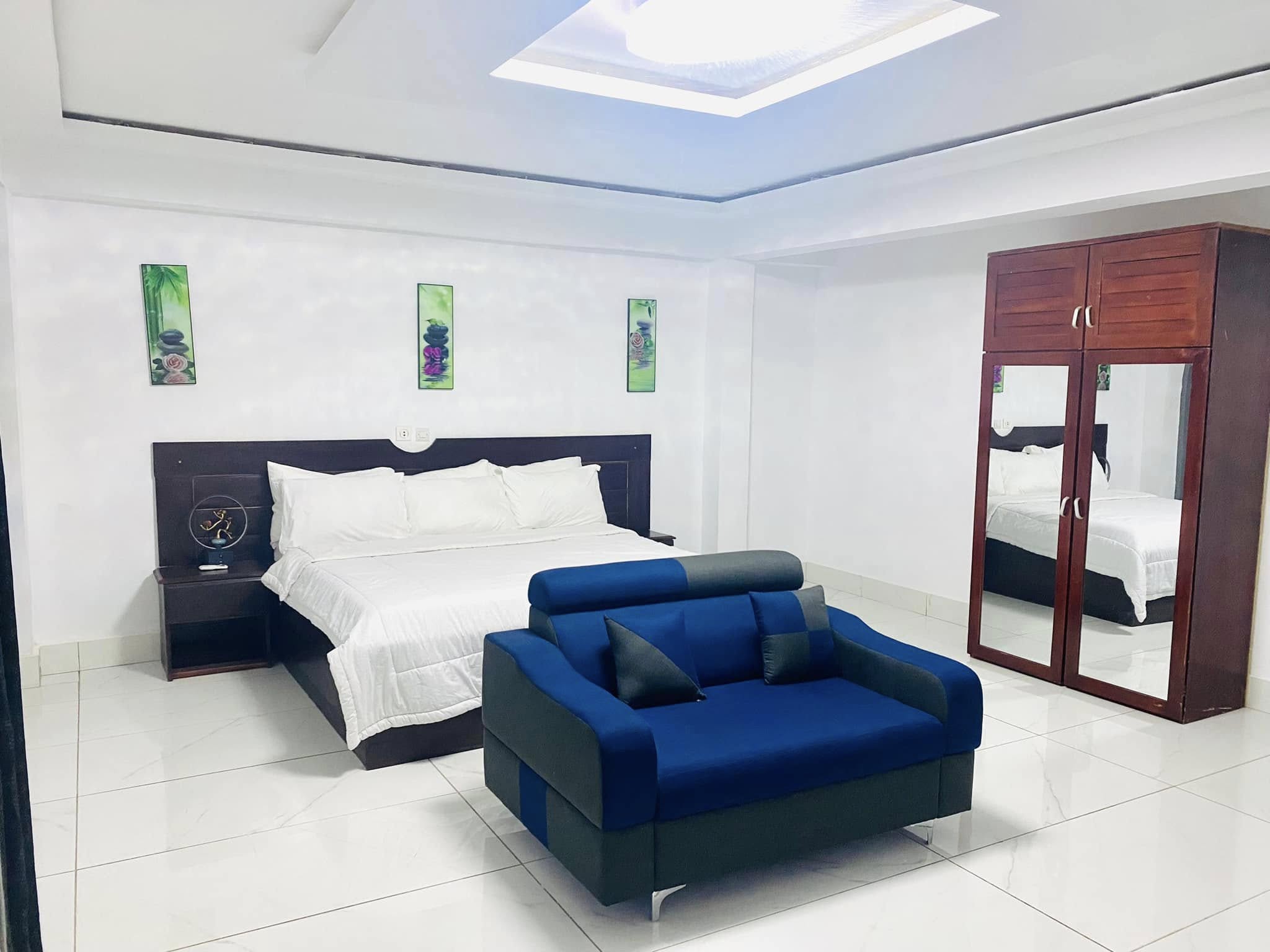 UNE BELLE VILLA MEUBLLE