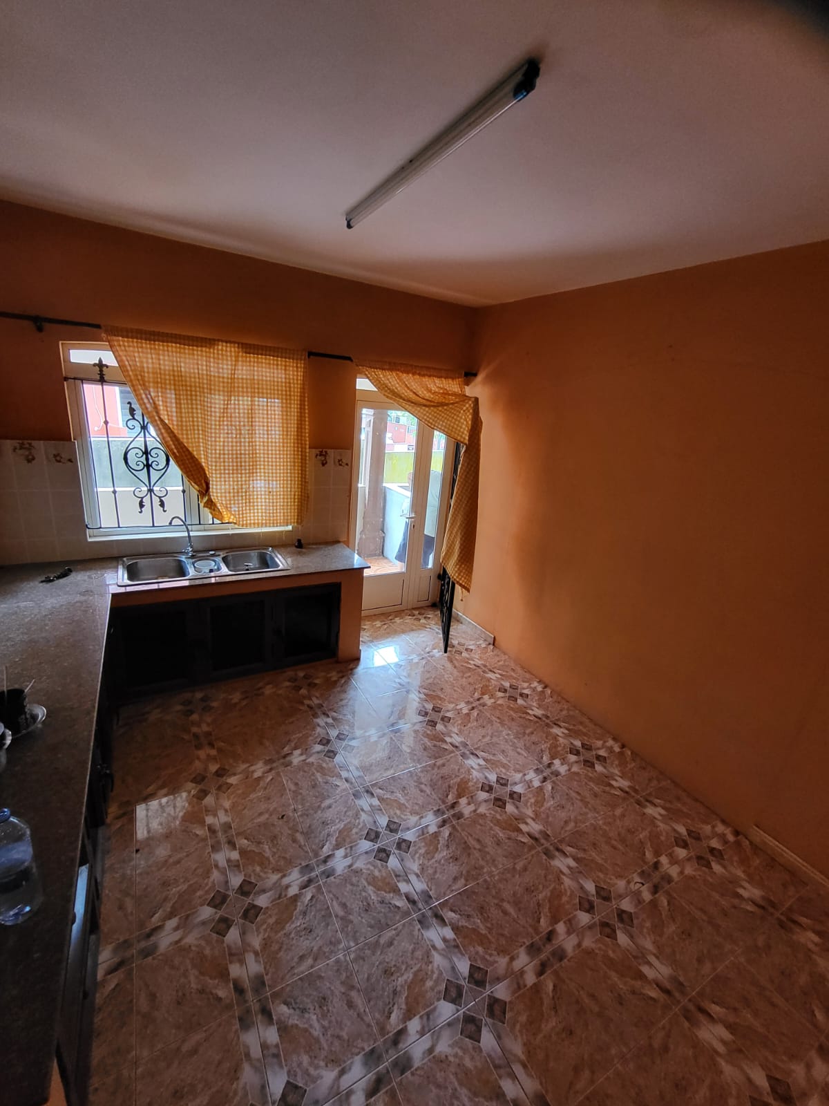 APPARTEMENT 1 C À COUCHER REZ-DE-CHAUSSÉE (GROUND)