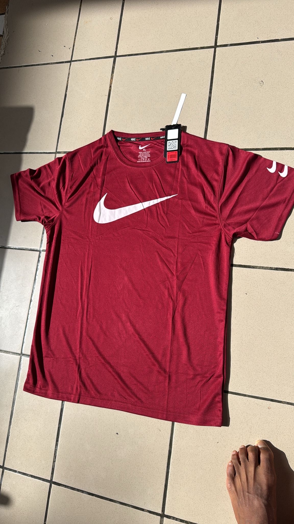 vente des t-shirt, maillots et de loisirs de marques