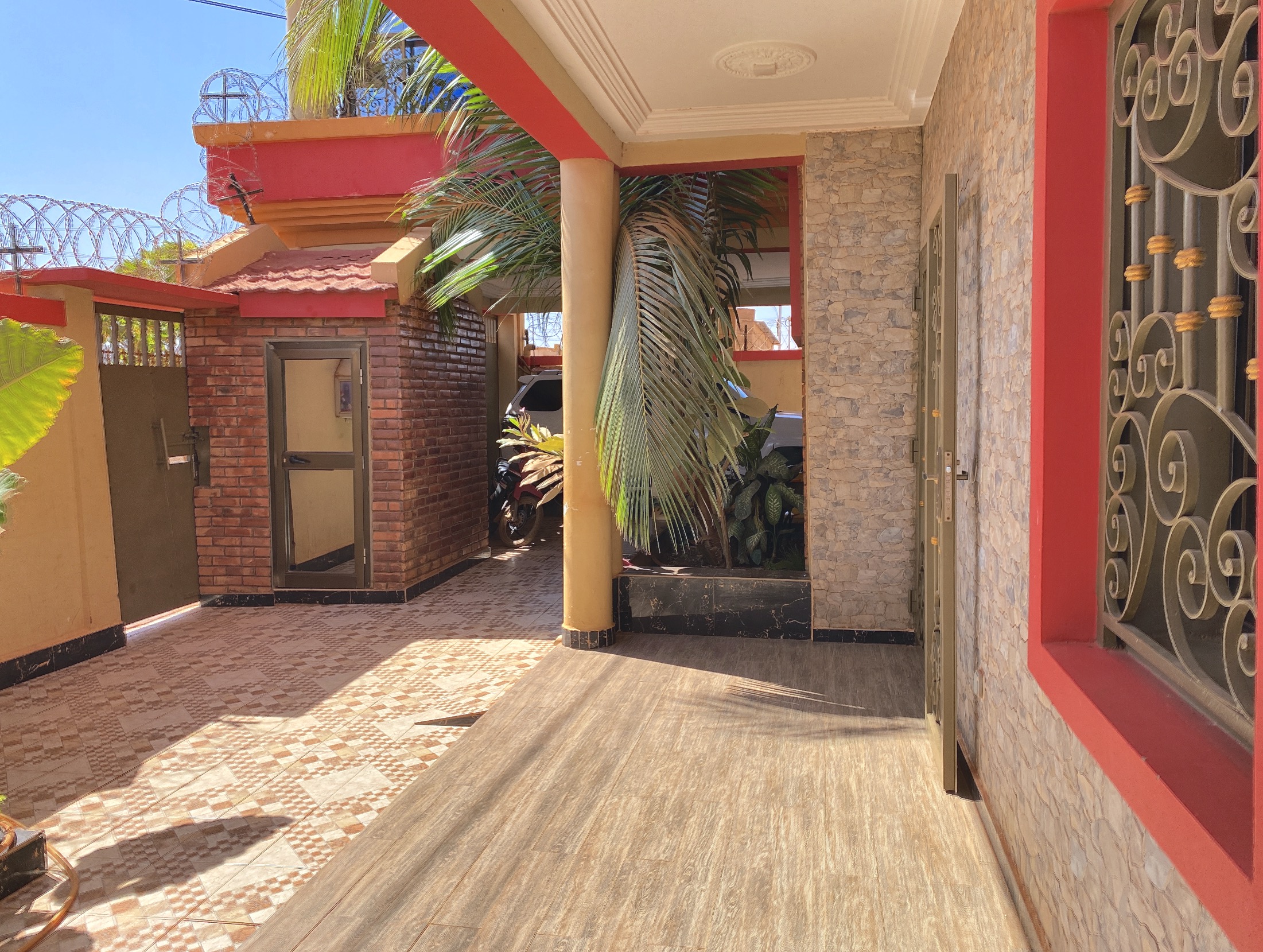 UN SOMPTUEUX DUPLEX MEUBLE DE STANDING EN LOCATION A OUAGA2000 EXTENSION SUD