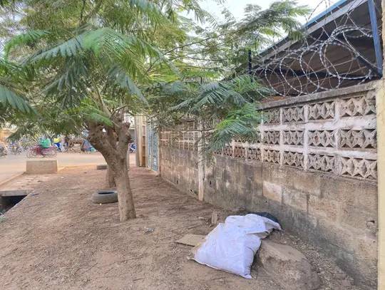 PARCELLE DE 300 M² DOUBLE FACE EN BORDURE DE GOUDRON