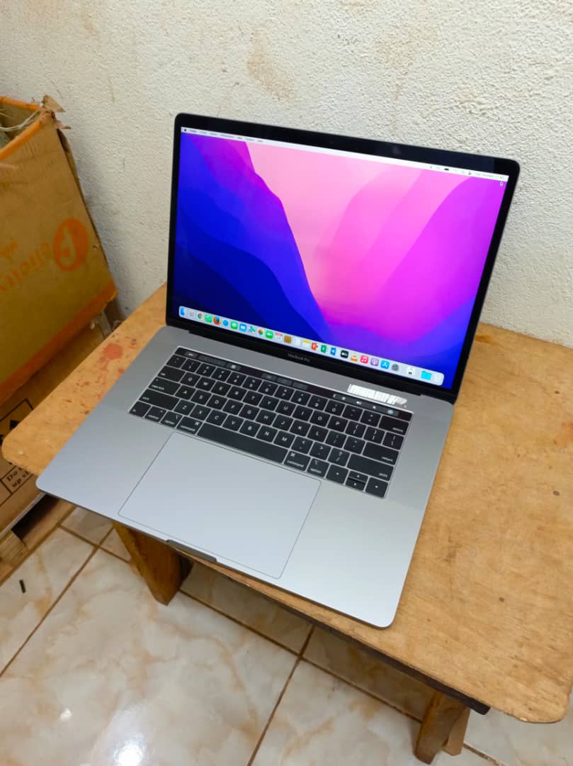 MacBook pro retina 2015 Core i7- 16go- 256gb SSD