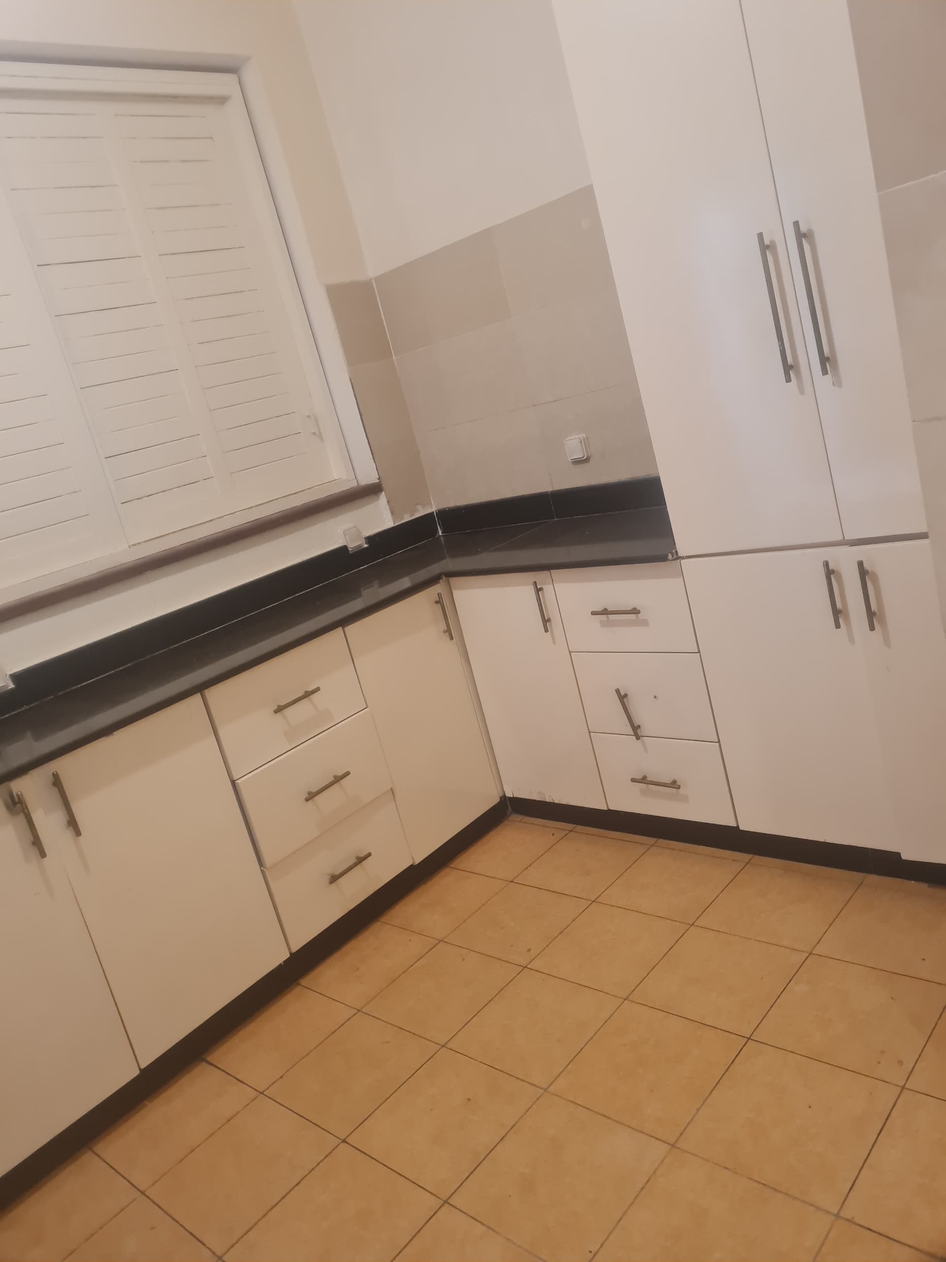 VILLA DE 06 PIECES A LOUER BONAPRISO