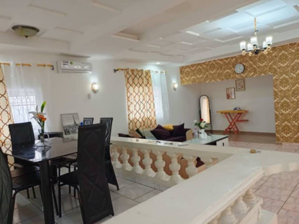 VILLA DE LUXE VILLA DE LUXE