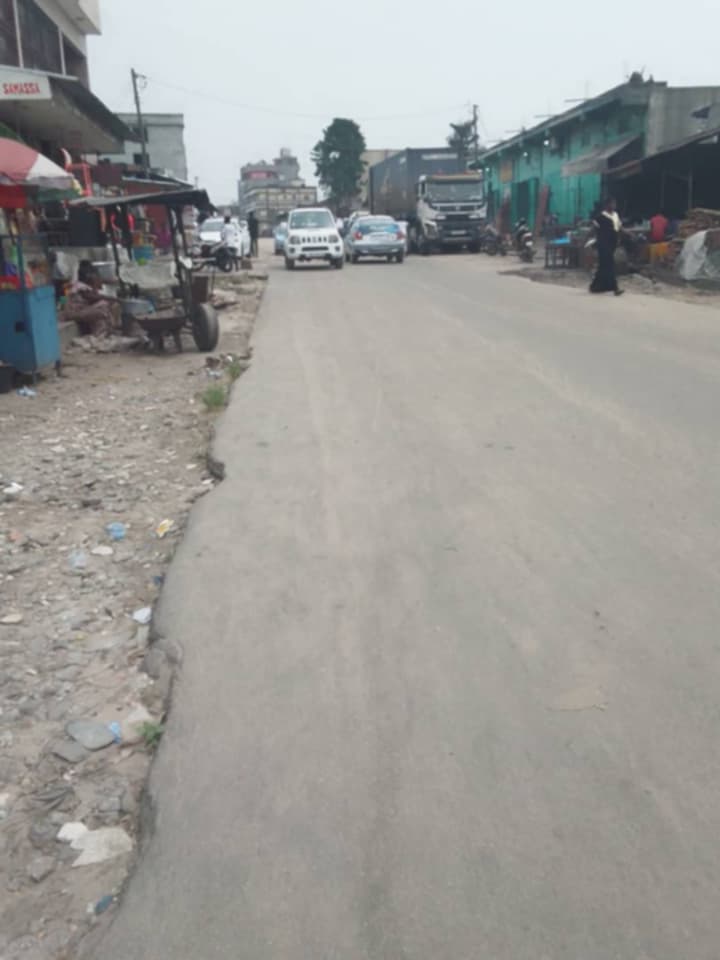 PARCELLE AU BORD DU GOUDRON AU GRAND MARCHE